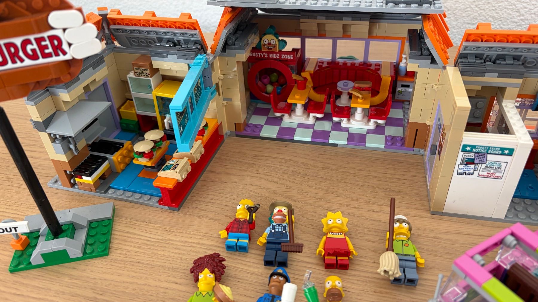 Lego Kit di costruzioni: LEGO The Simpsons: Krusty Burger 10352 – Usato da Niedergösgen venduto da stoja82 4
