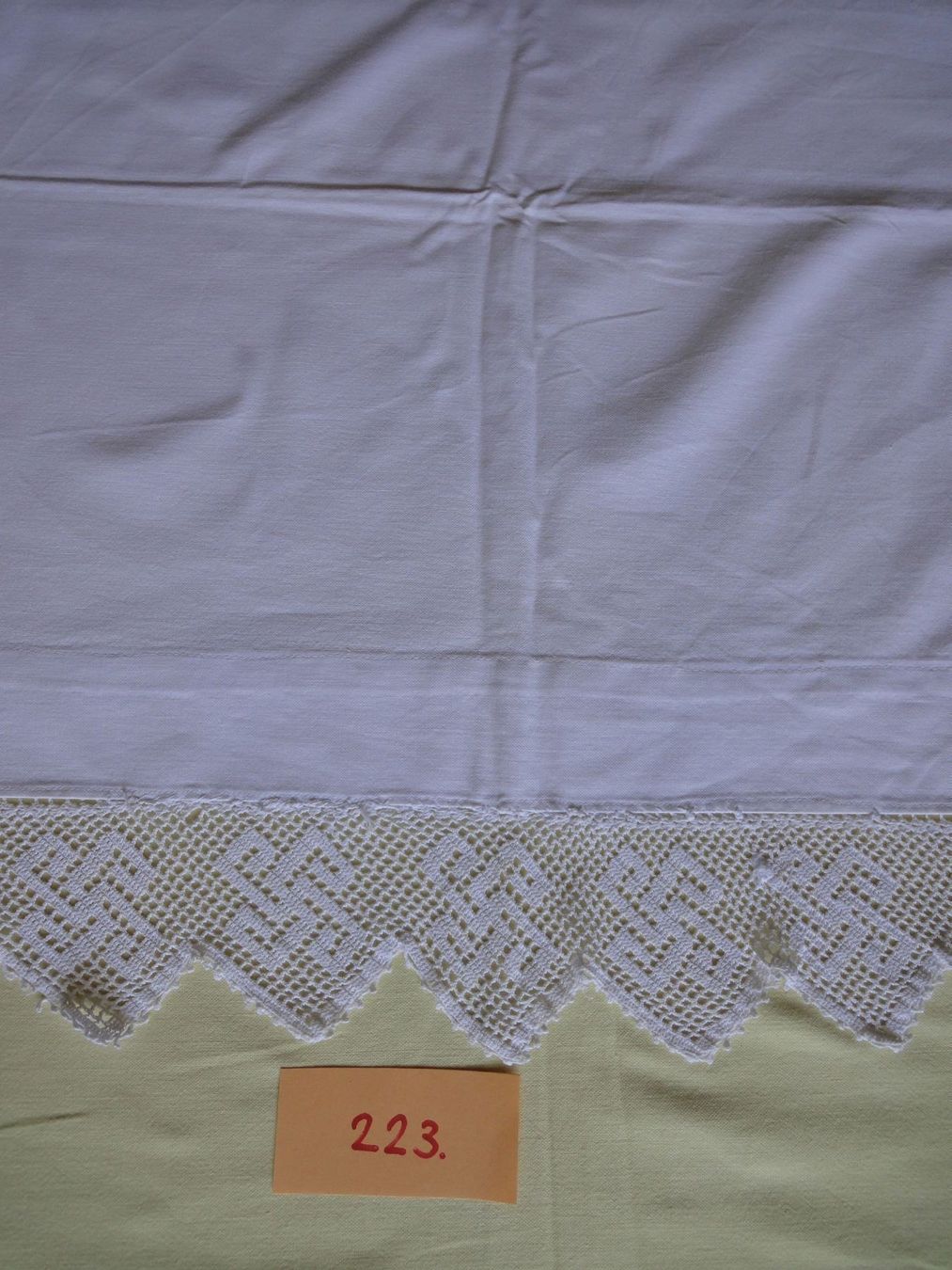 Linge de lit: Antikes Oberleintuch mit Spitzen – D'occasion à Chur par omonia