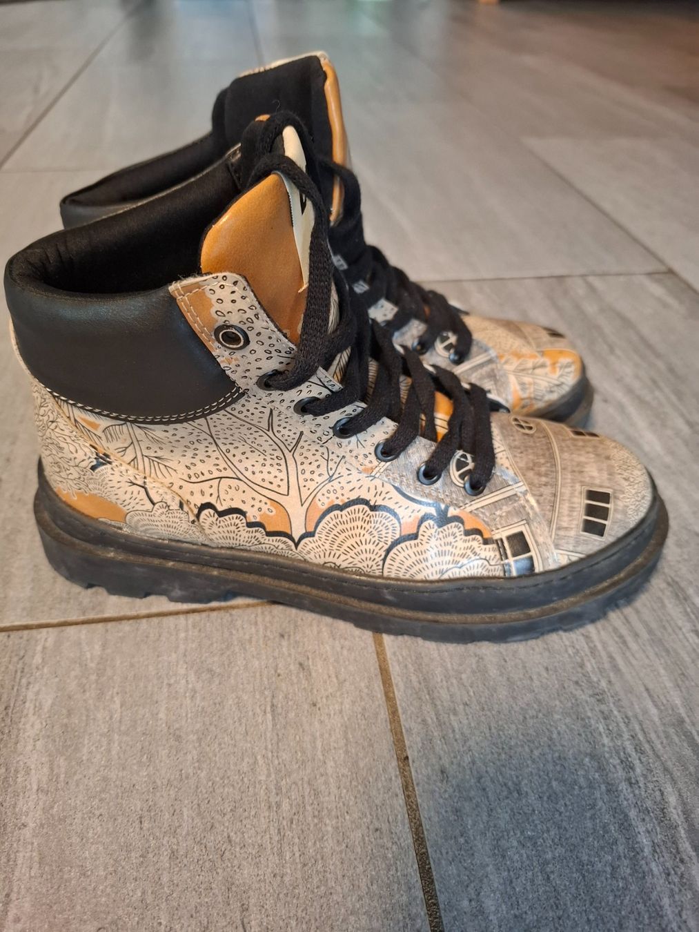 Scarpe da donna: Schuhe Dogo 38 – Usato da Eggenwil venduto da Shia15
