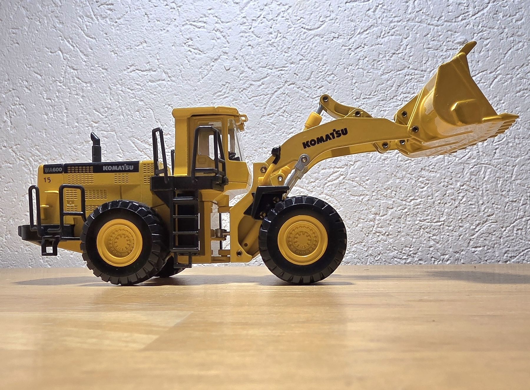 Komatsu Kit di modellismo & Modellini statici: Komatsu WA600 Radlader, Siku Modell – Usato da Männedorf venduto da Modellbau-wyss 5
