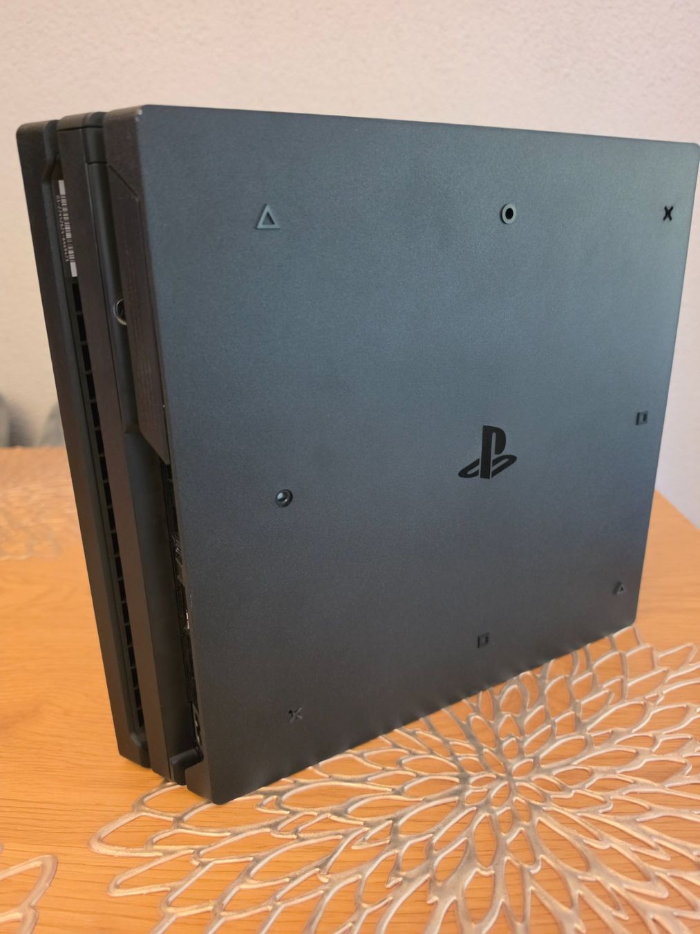 Sony Console: Sony PlayStation 4 Pro Konsole mit PS4-Fehlercode CE-34335-8 – Difettoso da Fahrweid venduto da vin_w5cw 1