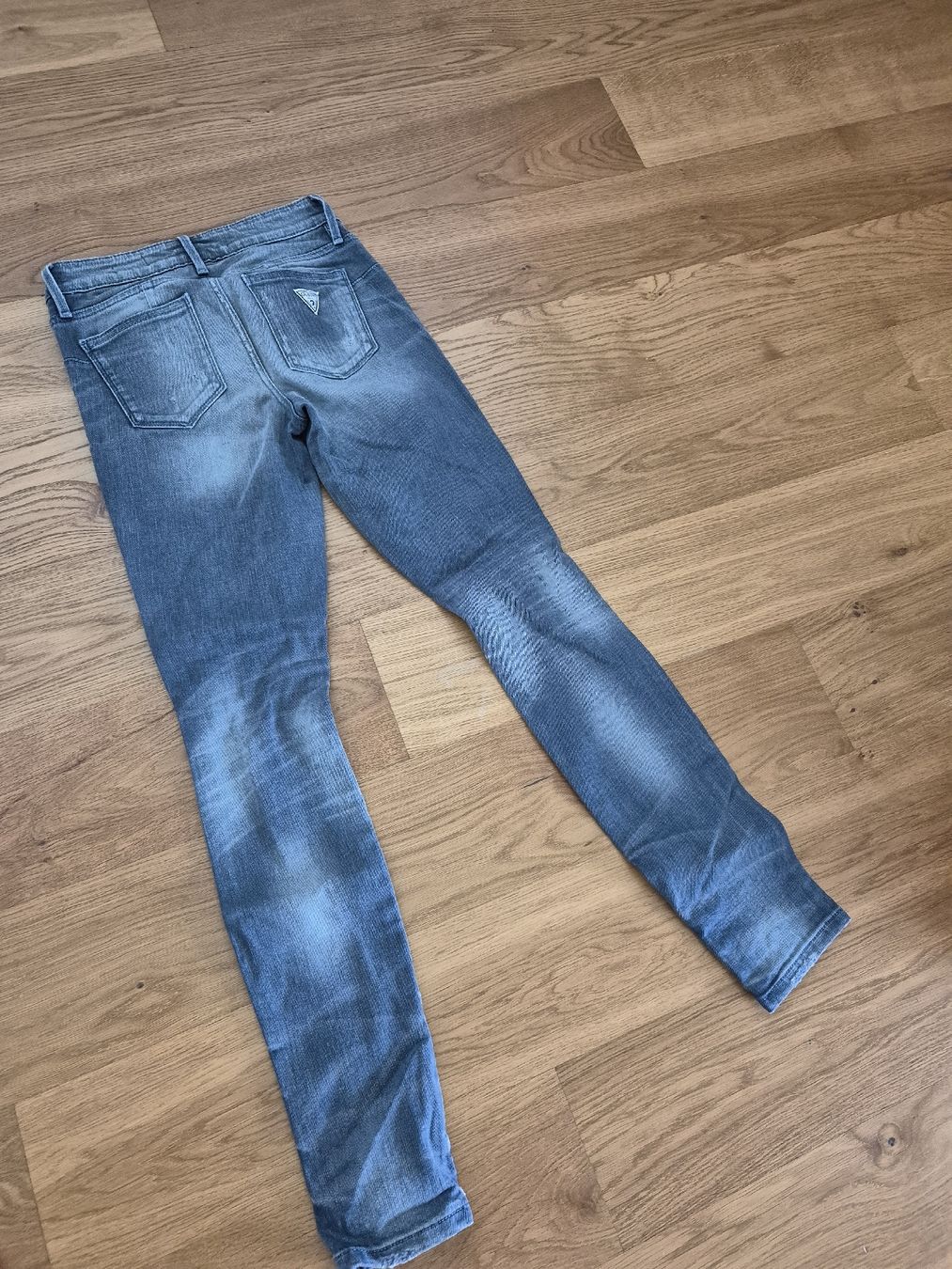 Guess Jeans: Guess Jeans, grau – Nuovo (secondo la descrizione) da Feusisberg venduto da cts_55rn 4