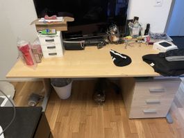 Schreibtisch