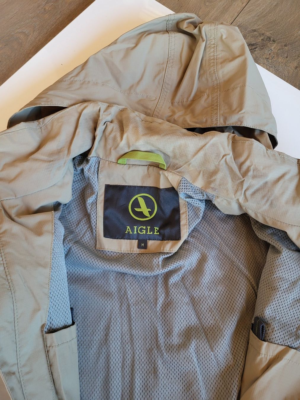 Jacken: AIGLE - Veste Avec Capuche Dans Le Col, Comme Neuve, M – Gebraucht aus Haute-Nendaz von DetoutDerien 5