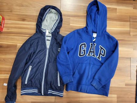 2 Jacken Gr. 140 Trainerjackeacke GAP und Windjacke ovs B11