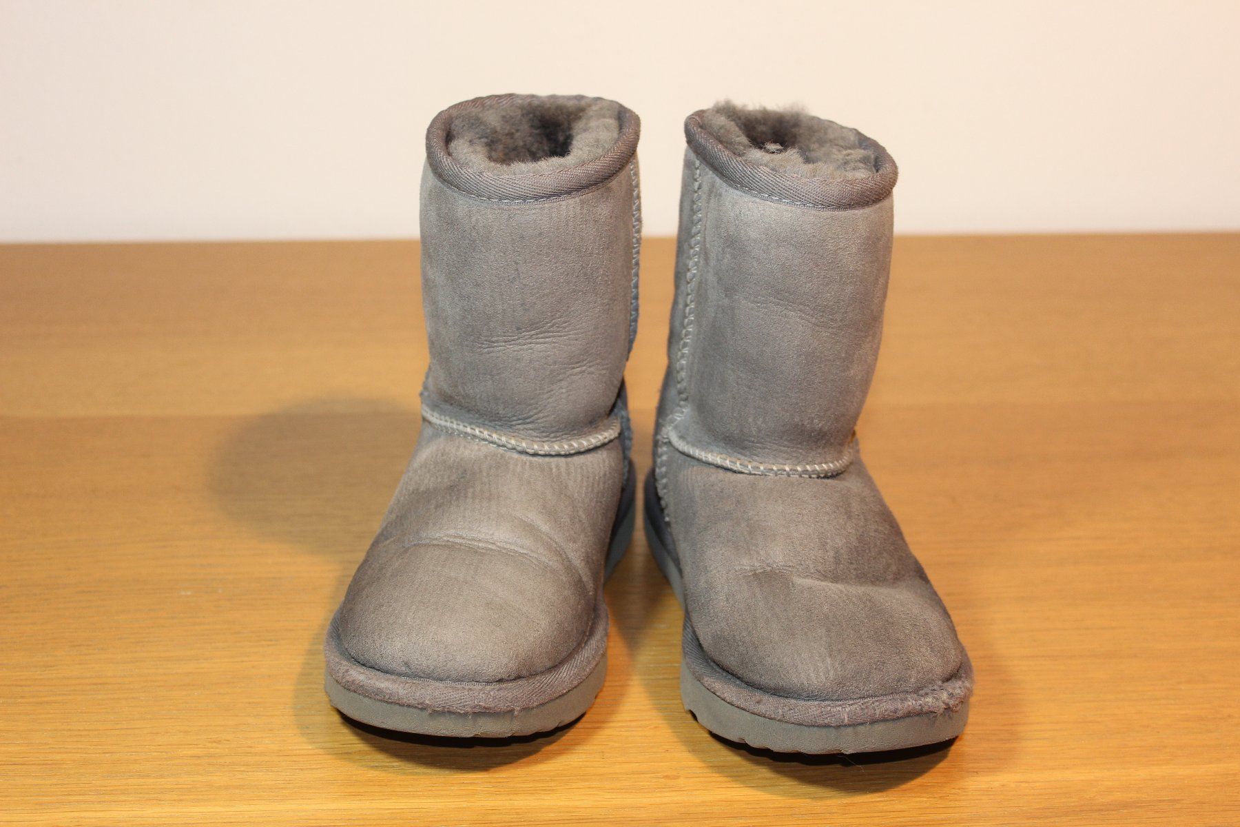 Ugg Scarpe per ragazzi: Ugg Kinderstiefel, Gr.30 – Usato da Basel venduto da Mila_Graf