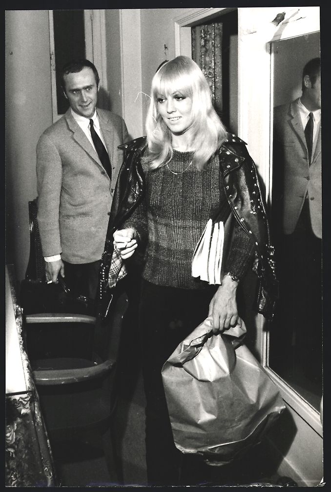 Fotografie &  Plakate: Fotografie Schauspielerin Mireille Darc  – Gebraucht aus Berlin von bartko-reher