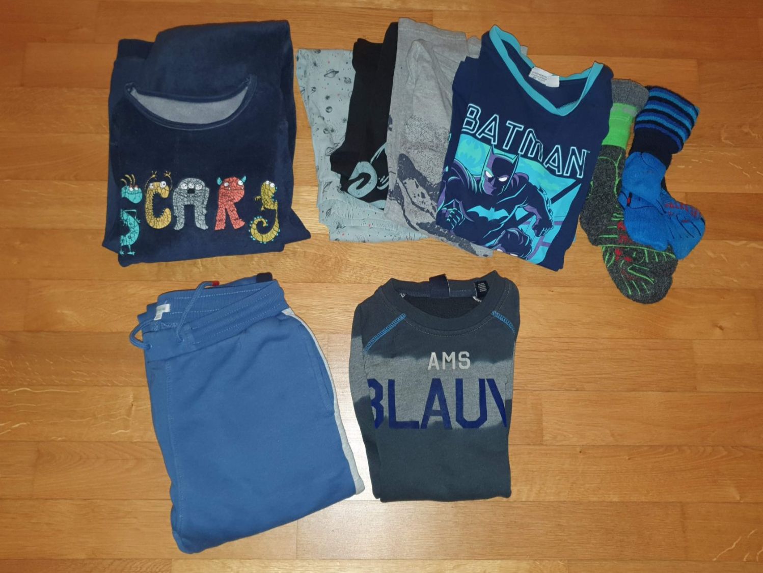 Lotti & Set di vestiti: Kinder Kleiderpaket, Grösse 146 Pyjama / Pullover / Trainerh – Usato da Wallisellen venduto da Sentia 1