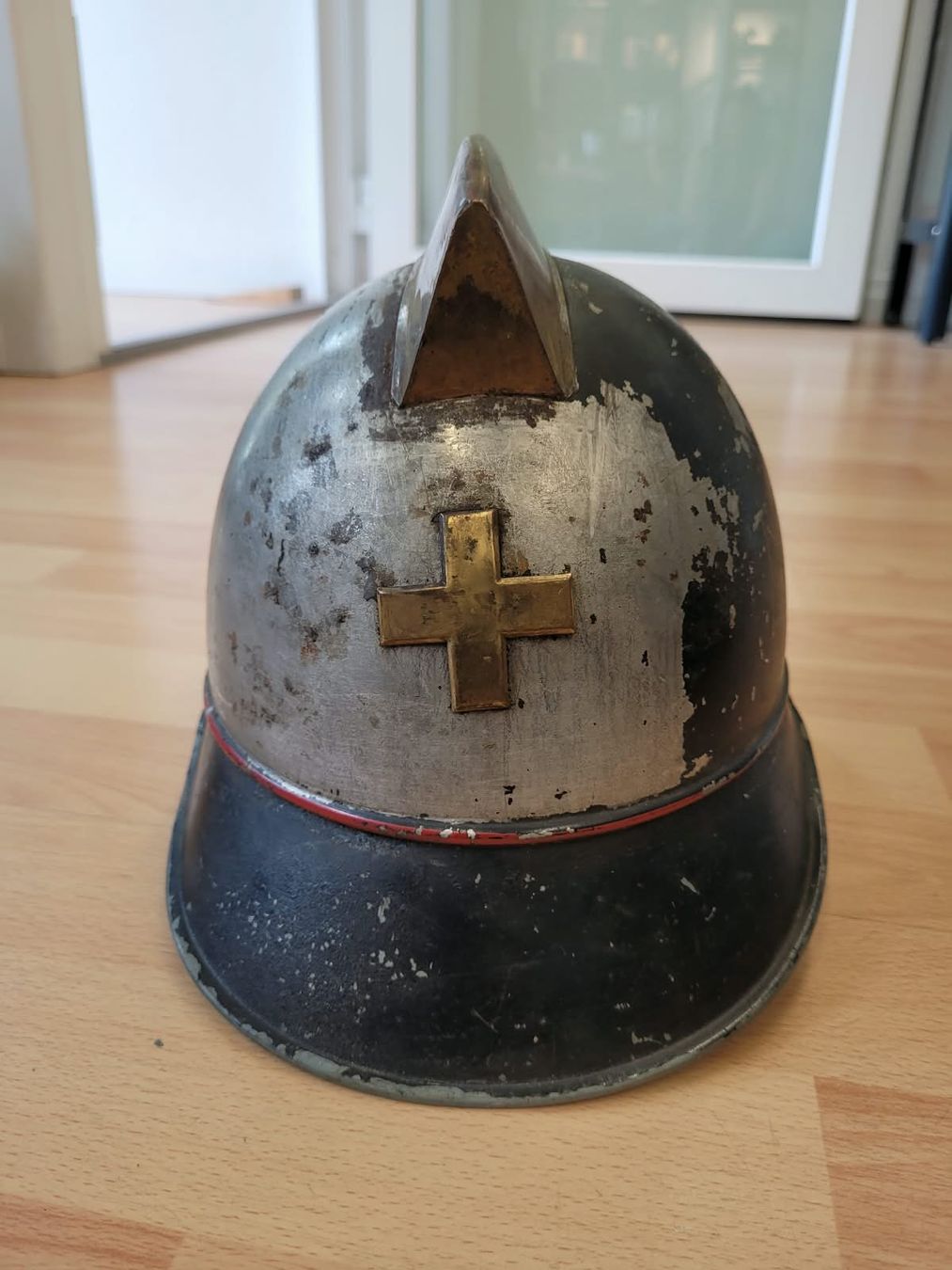 Feuerwehr: Antiker Schweizer Feuerwehrhelm ca. 1920er – Gebraucht aus Sonceboz-Sombeval von ter_9rc5