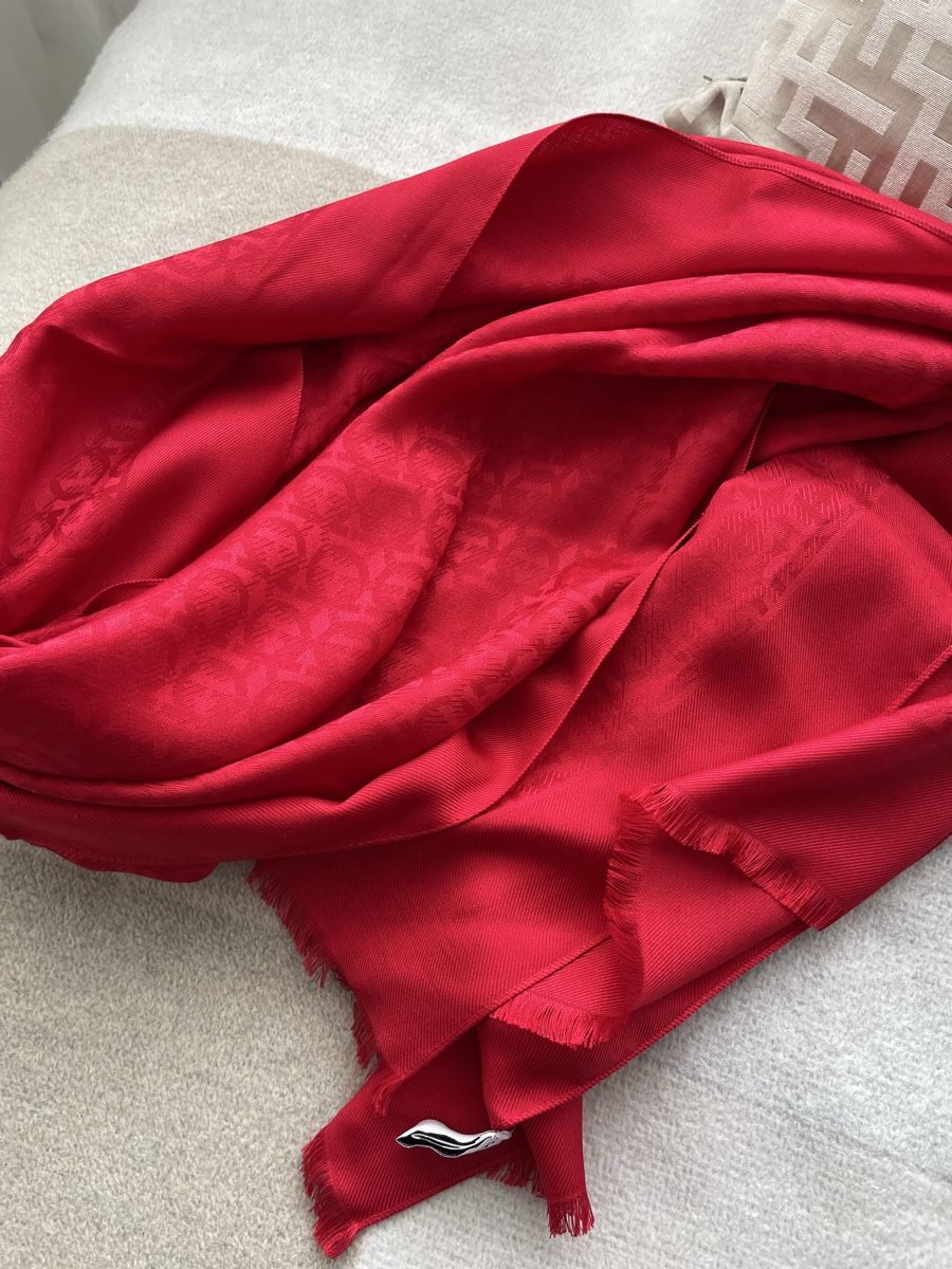 Salvatore Ferragamo Foulard & Sciarpe: Ferragamo Silk Wool Stola NEU – Nuovo (secondo la descrizione) da Wichtrach venduto da Adriana222 4