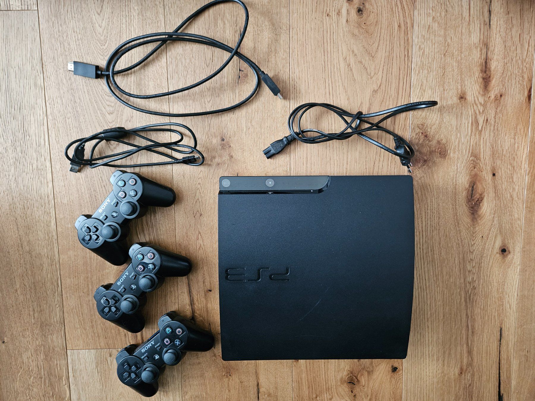 Sony Konsolen: Playstation 3 Gamekonsole inklusive 3 Controller – Gebraucht aus Sattel von deb_p66r