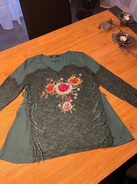 Maglioni & Felpe: Desigual Pullover GR M – Usato da Erlinsbach SO venduto da Adica
