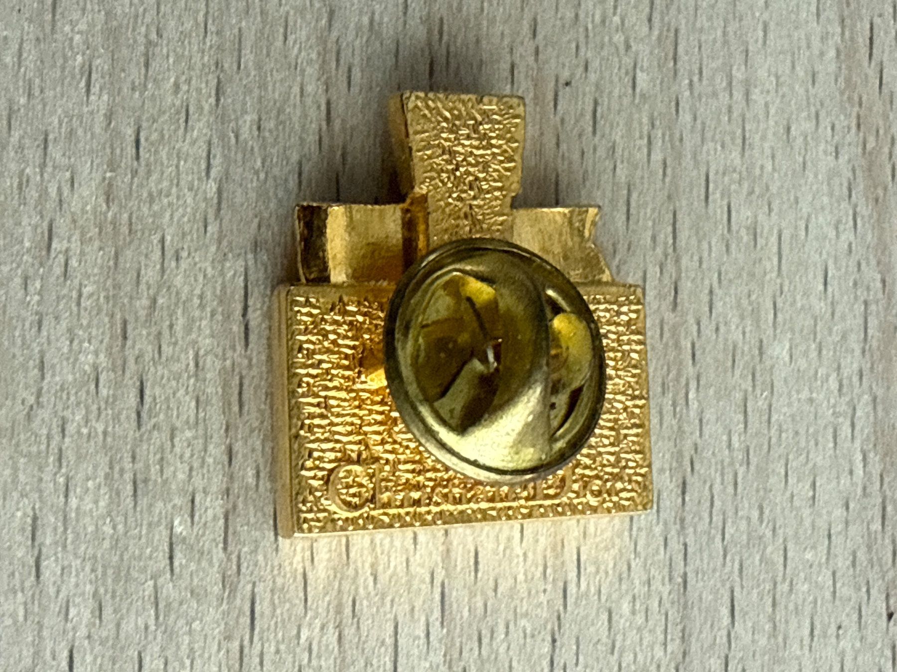 Placchette & Badge: Pin Parfumflasche Miss Dior – Usato da Glattbrugg venduto da Schweigmatt 1