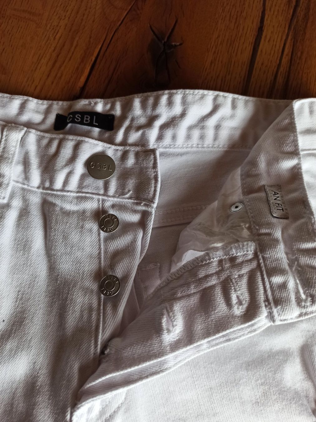 Jeans: Jeanshose weiss – Usato da Niederwil AG venduto da Nioc28 3
