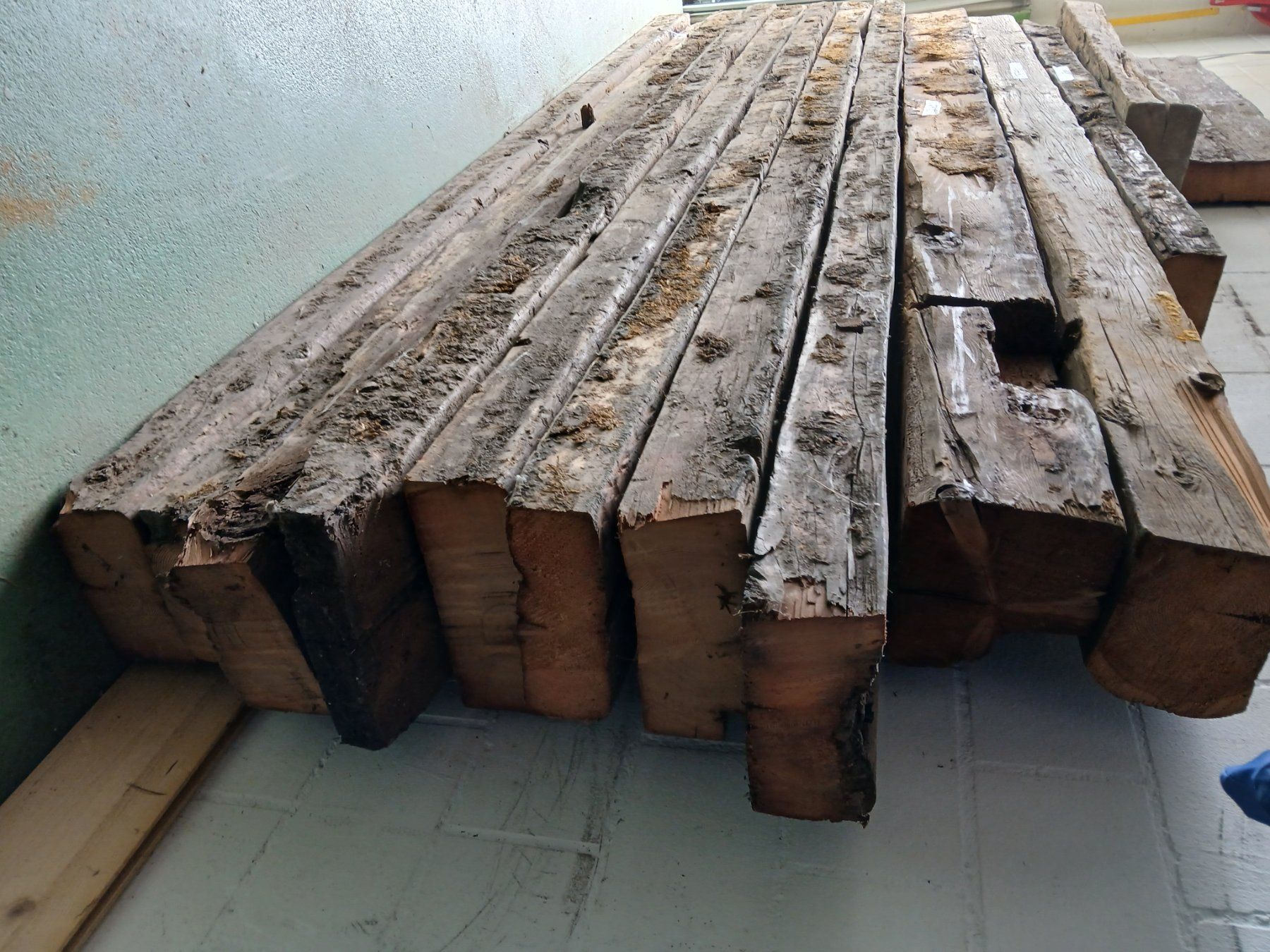 Articoli in legno: Rustikale Lärchenholzbalken – Usato da Zuchwil venduto da pedu79 4