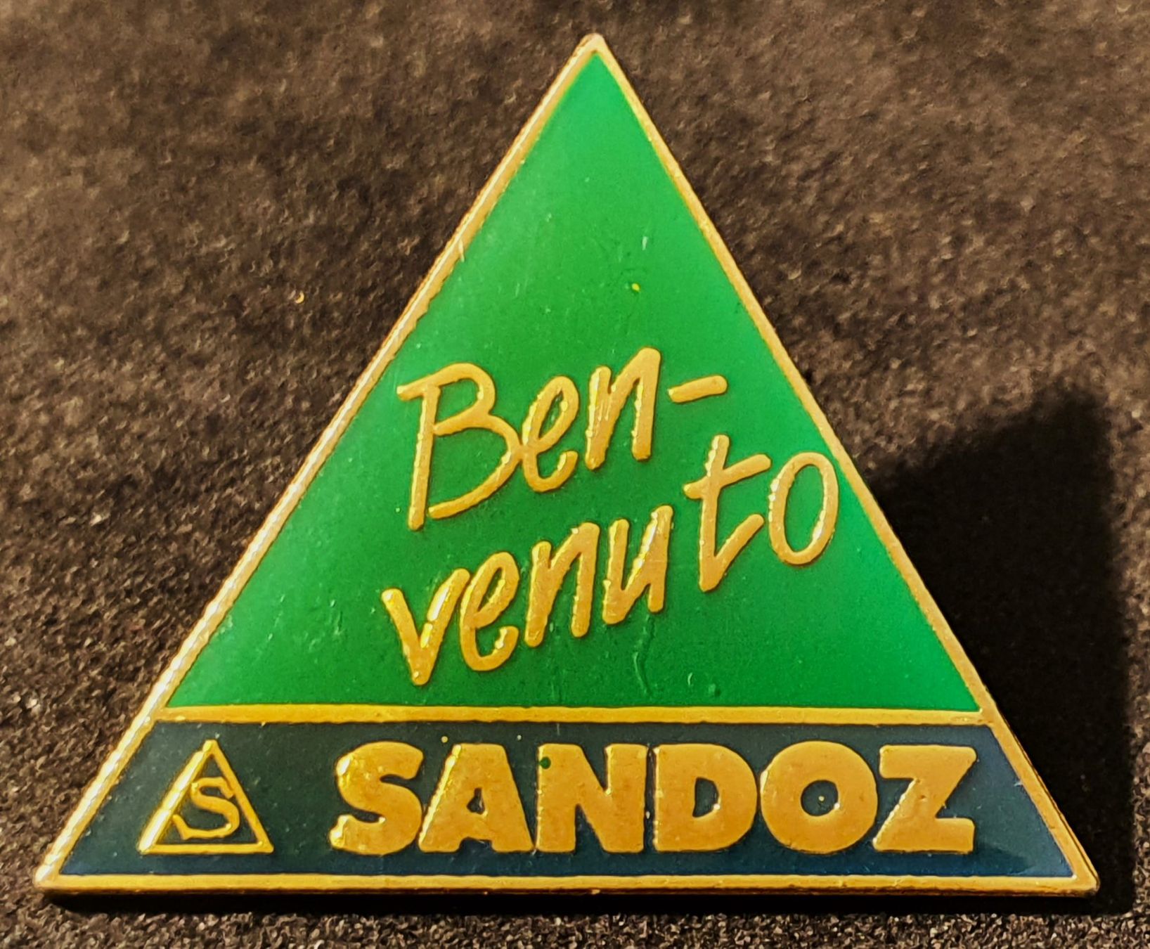 Sandoz Placchette & Badge: CC797 - Pin Ben-venuto SANDOZ – Usato da Reinach BL venduto da Boston-Verkauf