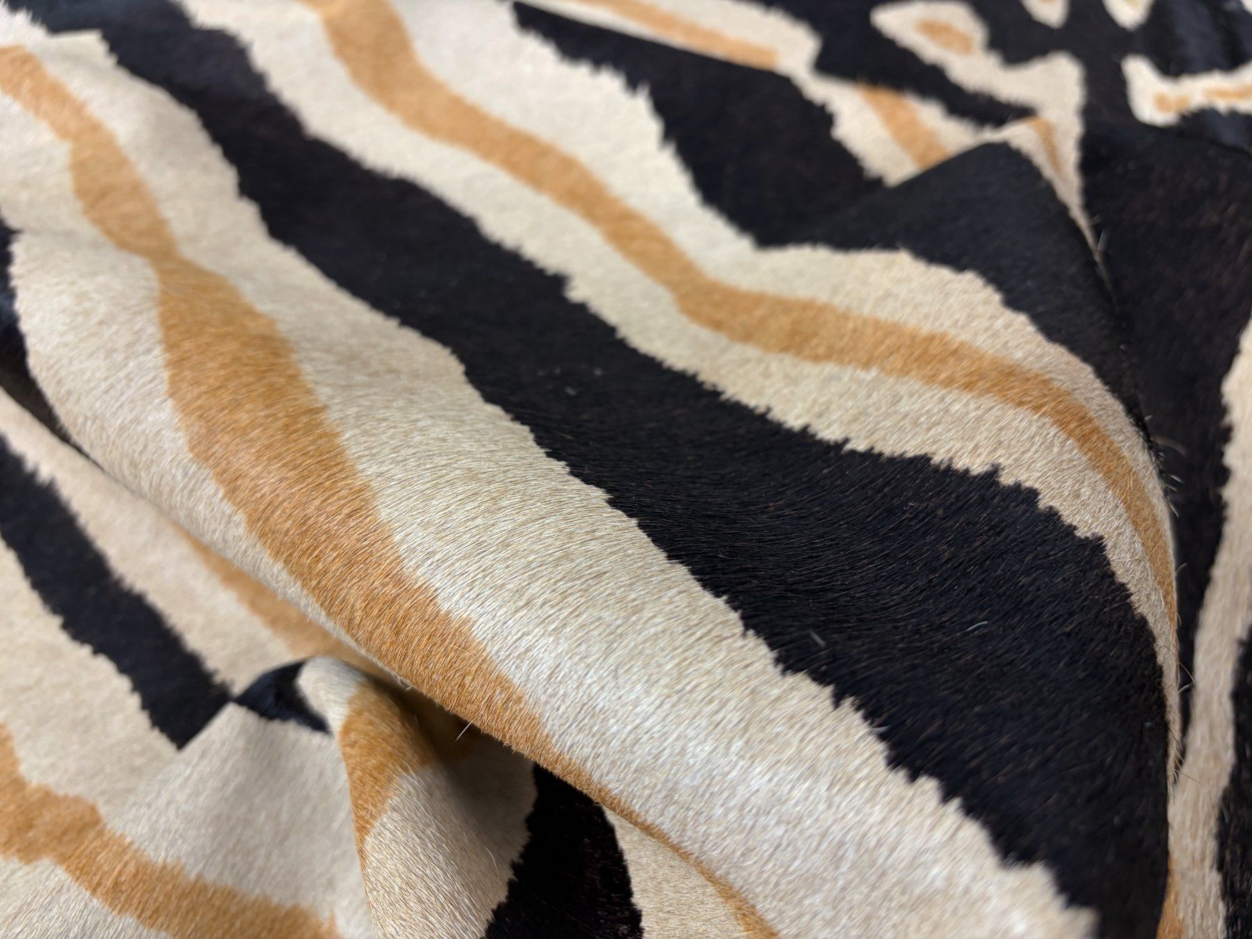 Tappeti: echtes Kuhfell Teppich Zebra – Nuovo e nell'imballaggio originale da Arbedo venduto da patagonialeatherrugs 4