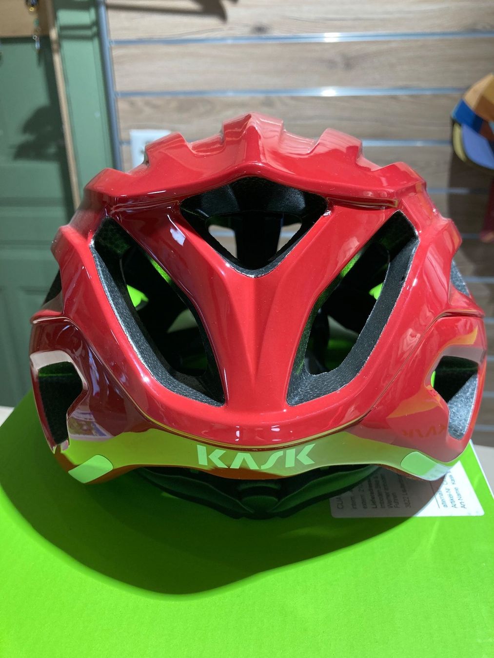 Kask Caschi: Kask Mojito 3 WG11 Helm Bloodstone, Medium – Nuovo (secondo la descrizione) da Lauterbrunnen venduto da Imboden-Bike 2