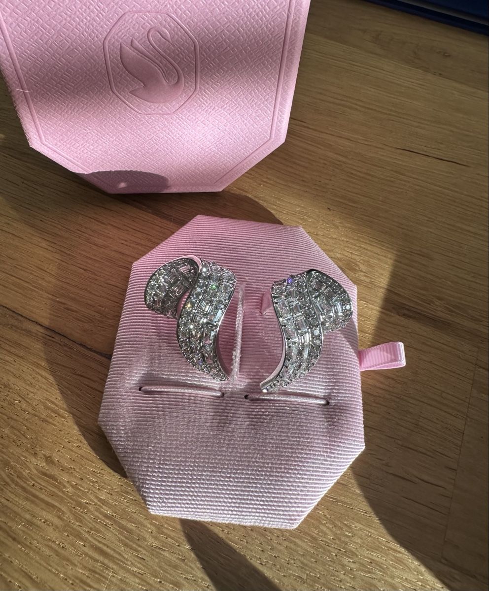 Swarovski Orecchini pendenti & Orecchini a lobo: Neu Swarovski Ohrstecker – Nuovo e nell'imballaggio originale da Gerlafingen venduto da Uragano 2
