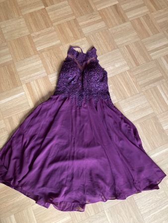 Cocktailkleid mit schönen Spitzen