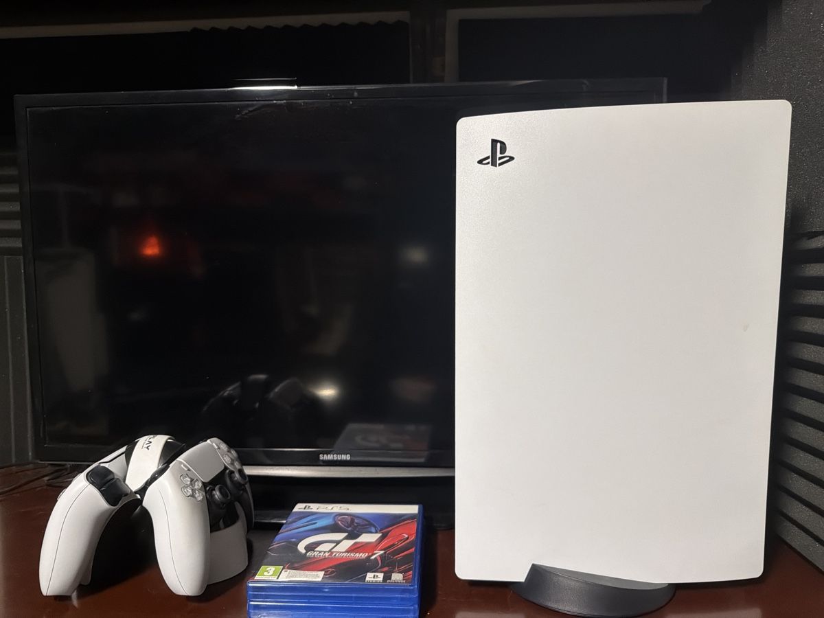 Sony Console: PlayStation 5 + TV Samsung – Usato da Renens VD venduto da dan_bv8s