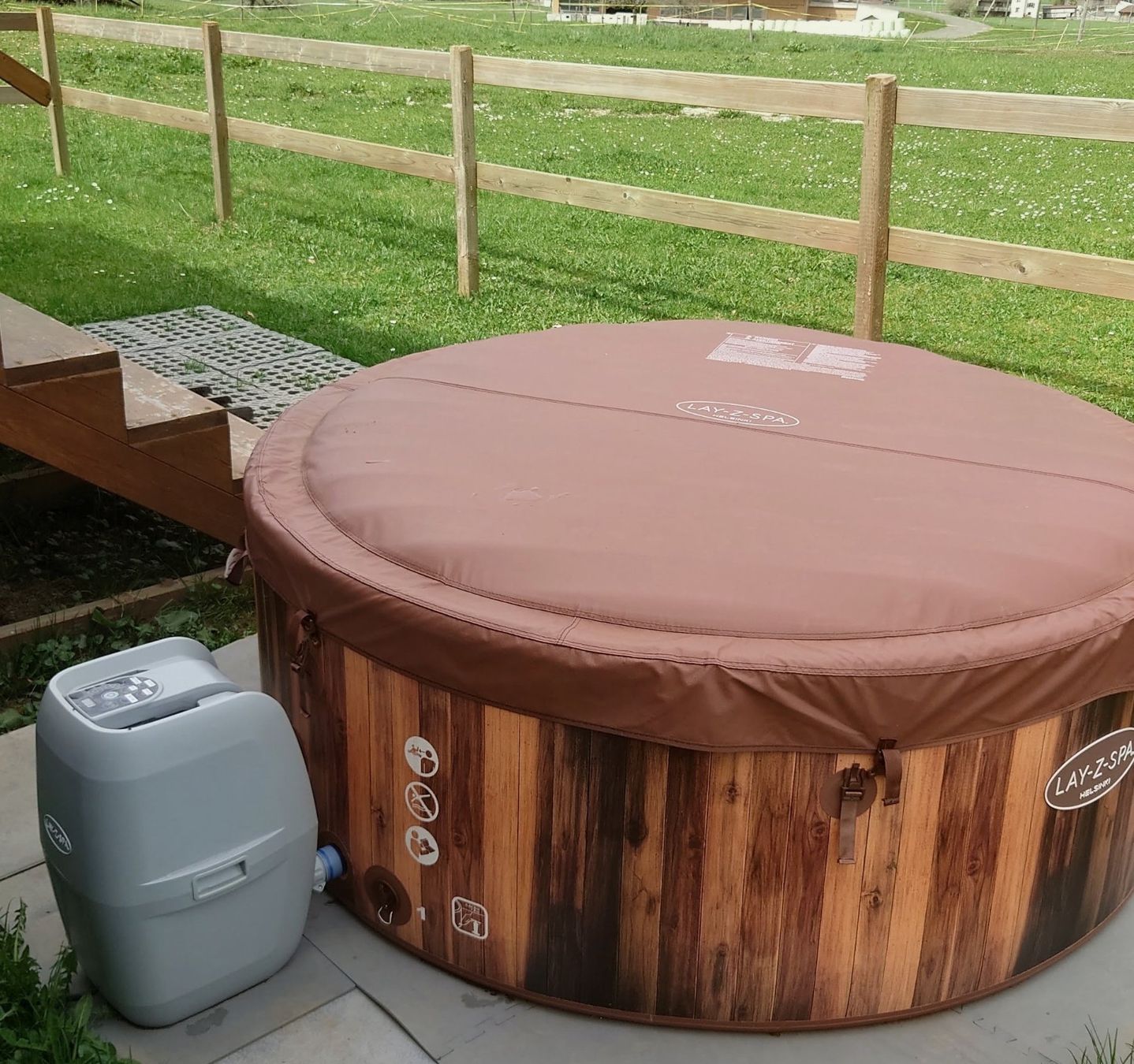Bestway Whirlpool: Jacuzzi Bestway Lay Z Spa Helsinki – Gebraucht aus Rothenthurm von Life82