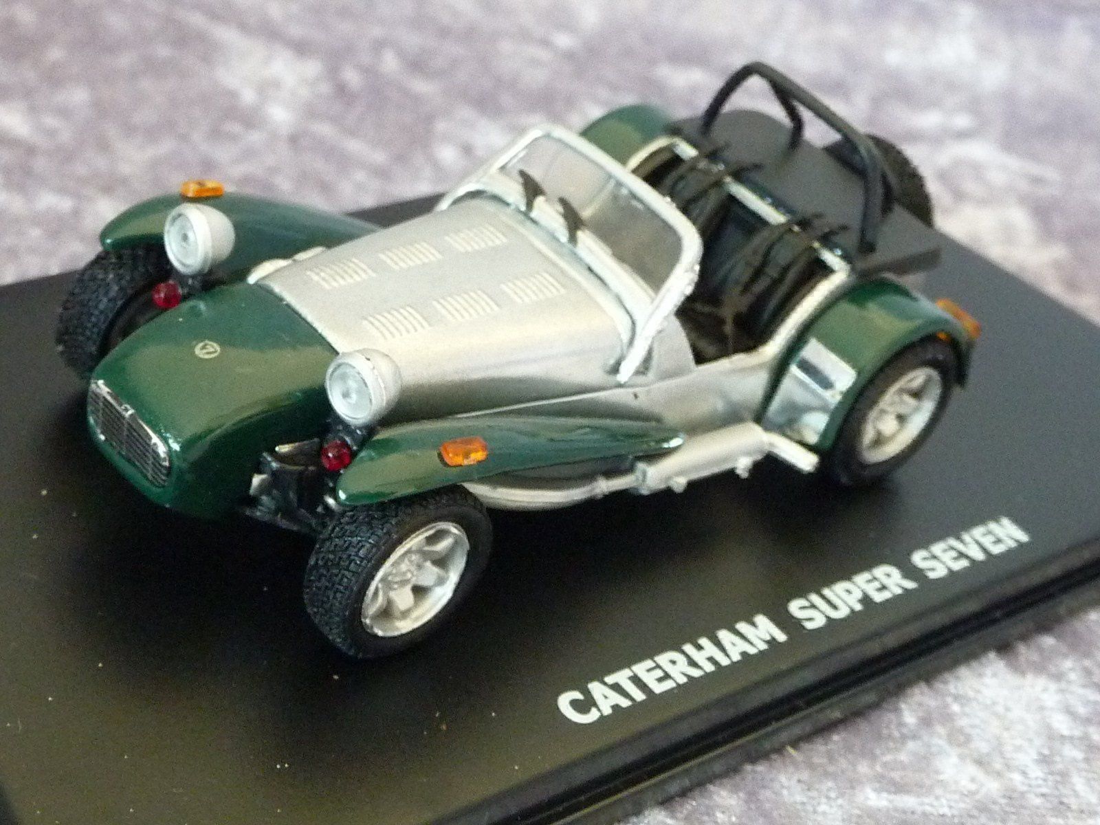 Lotus Modellini d'auto: Lotus/ Caterham Super Seven 1:43 – Nuovo e nell'imballaggio originale da Dürrenäsch venduto da modellautos4you