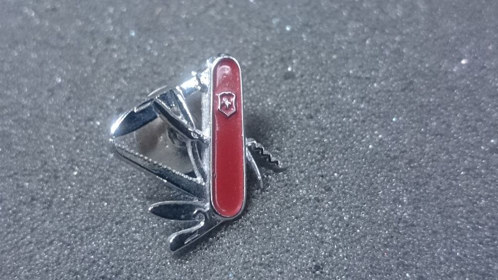 Victorinox pin hot sale