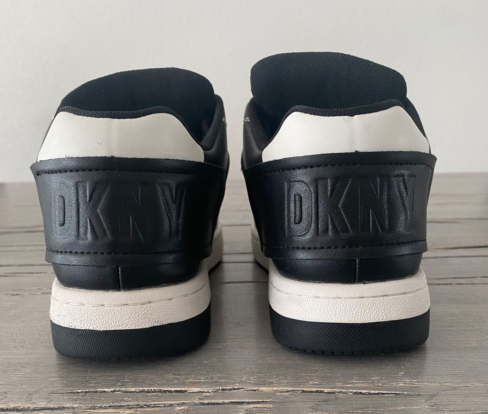 DKNY Scarpe da donna: DKNY Damen Sneaker – Nuovo (secondo la descrizione) da Volketswil venduto da 9394 3