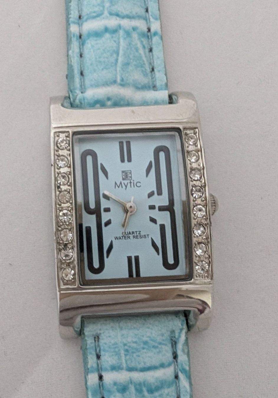 Damenuhr mit Steinen in hellblau (Neu (gemäss Beschreibung)) in - Main Image