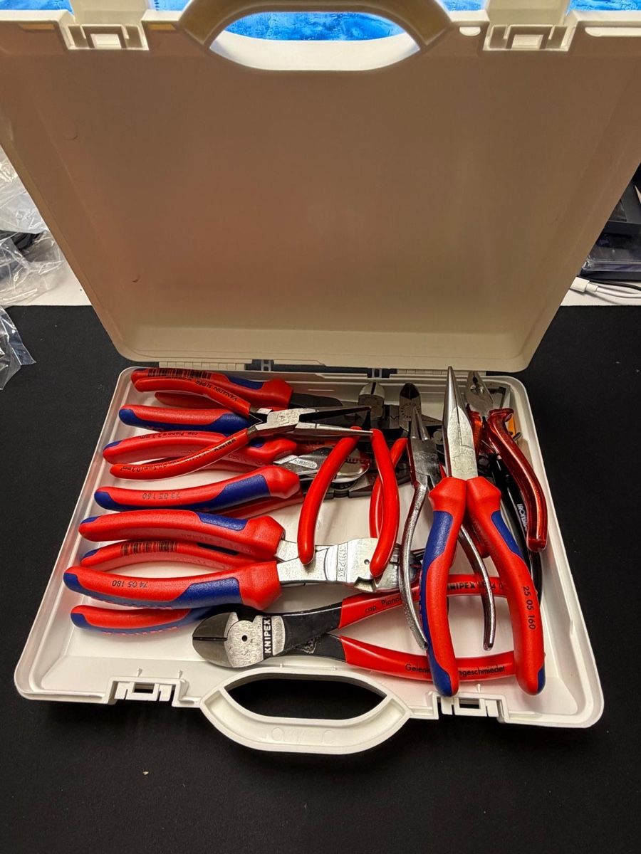 Knipex Tutti gli attrezzi: Knipex Pliers Set von - Excellent Condition! – Nuovo (secondo la descrizione) da Zürich venduto da BONETI 2