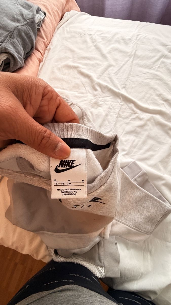 Nike Lotti & Set di vestiti: Nike gris taille M – Usato da Meyrin venduto da Pretty2000 4