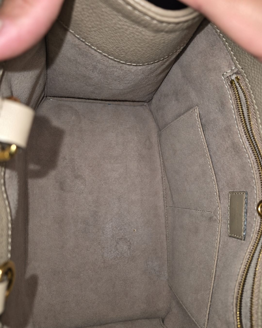 Louis Vuitton Borse da donna: OnTheGo LV beige. topZustand – Usato da Wohlen AG venduto da Aalexan 4