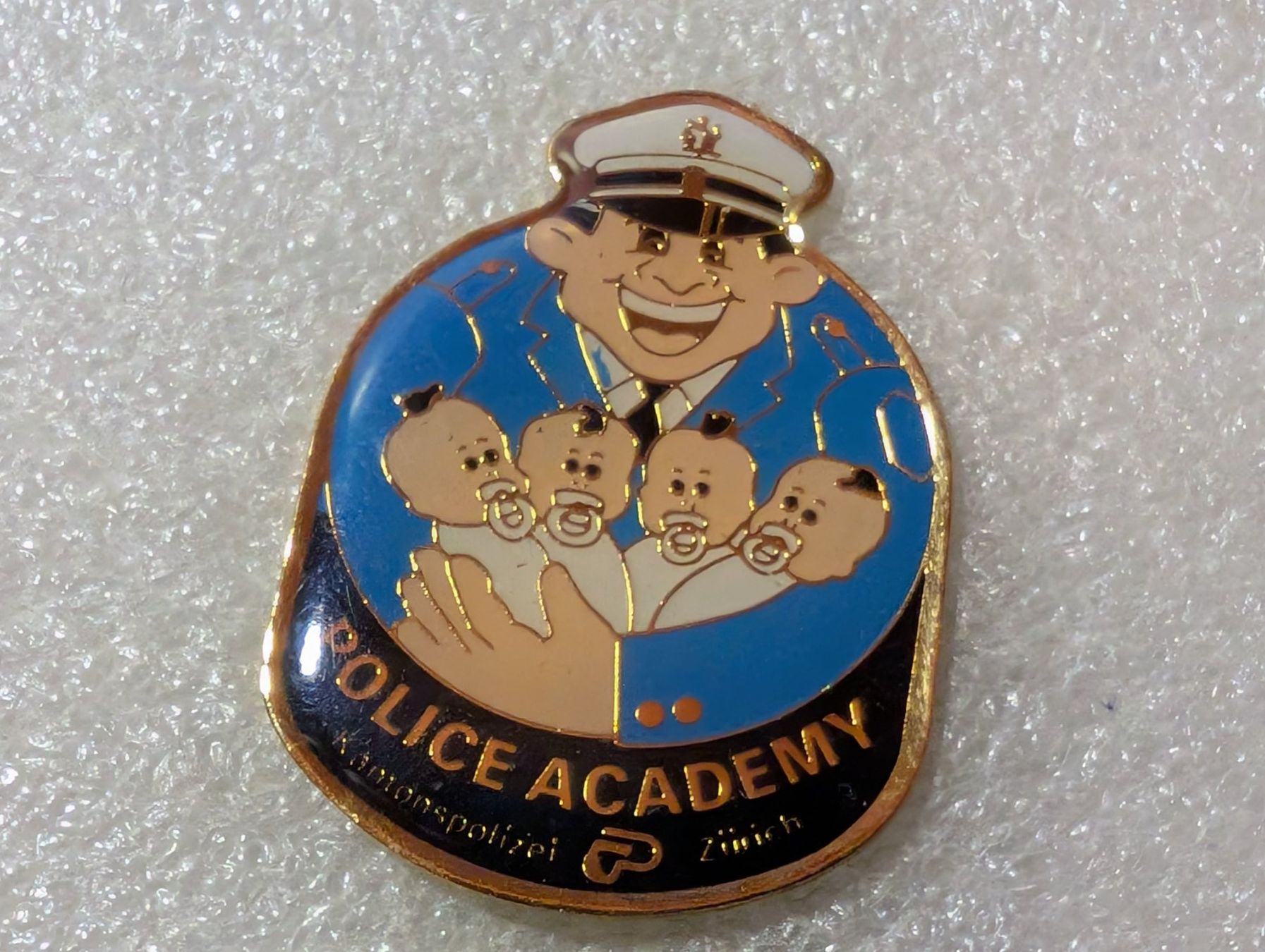 Placchette & Badge: Ansteckpin 87: Police Academy – Usato da Oppligen venduto da Pin-Fall-Shop