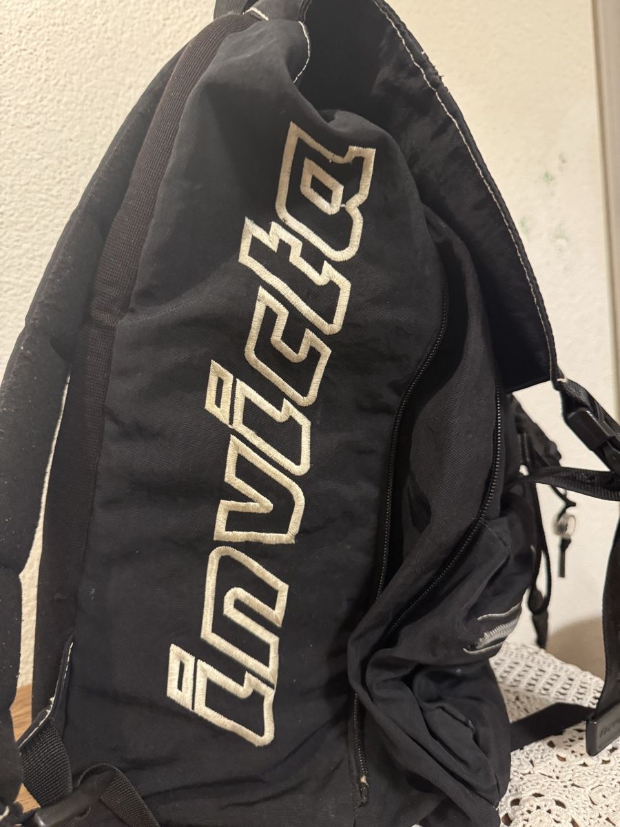Invicta Zaini: Rucksack Invicta schwarz – Usato da Reiden venduto da ram_w7hf 4