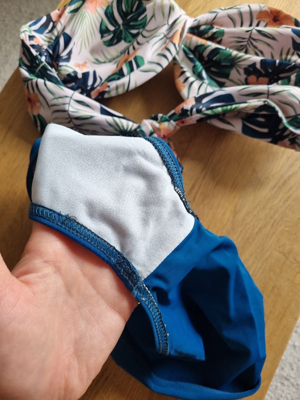 Costumi da bagno & Bikini: Bikini Tropical Print Top Blue Bottoms  – Usato da Aigle venduto da Smagbrelle18 7