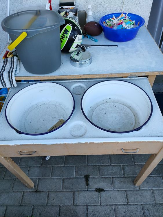 Alter Waschtisch Mit Schusseln
