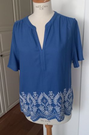 NEU Bluse von WE Gr. 40 42 Viscose blau Boho Stickereien