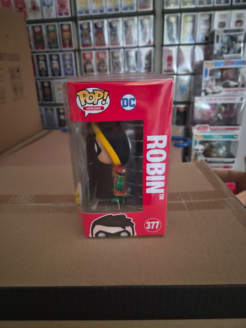 Funko Statuette: Funko Pop Robin 377 – Chase Edition – Nuovo e nell'imballaggio originale da Sisseln AG venduto da schenk-figuren 1