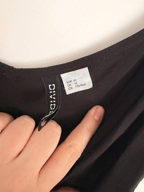 Vestiti: kurzes H&M Kleid – Usato da Neuenegg venduto da sina.lndr 1