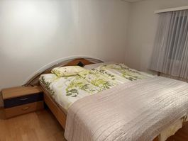Bett 2x2 Meter mit Bico Lattenrost, elektrisch verstellbar