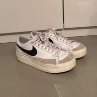 Nike Sneakers, 39
