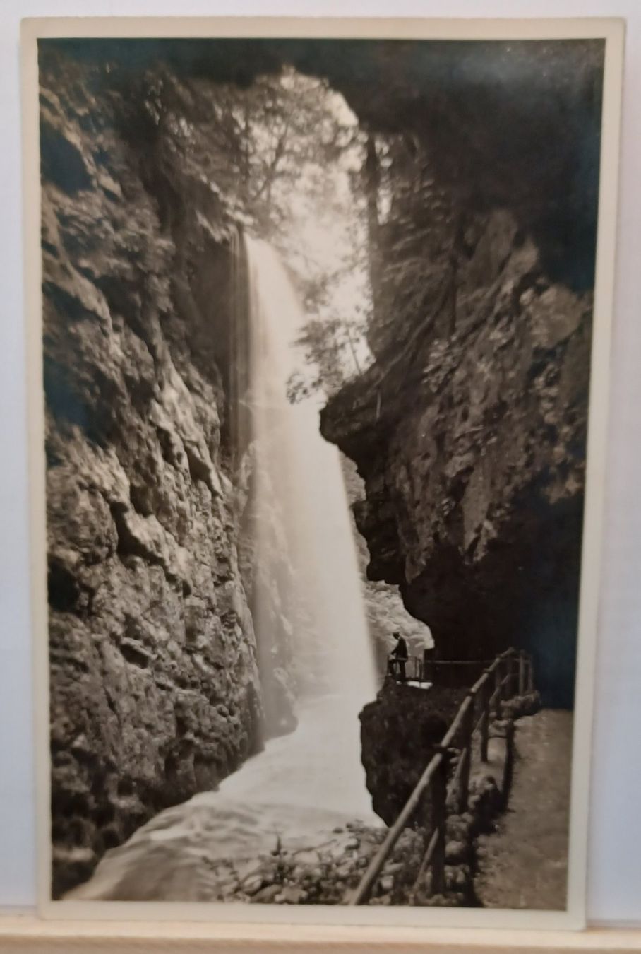 Cartoline postali: FELDPOST, Infanterieschule 4.Division, Taubenlochschlucht – Usato da Aarau Rohr venduto da mgvw