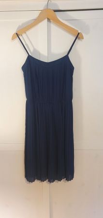 Dunkelblaues Plissee Kleid