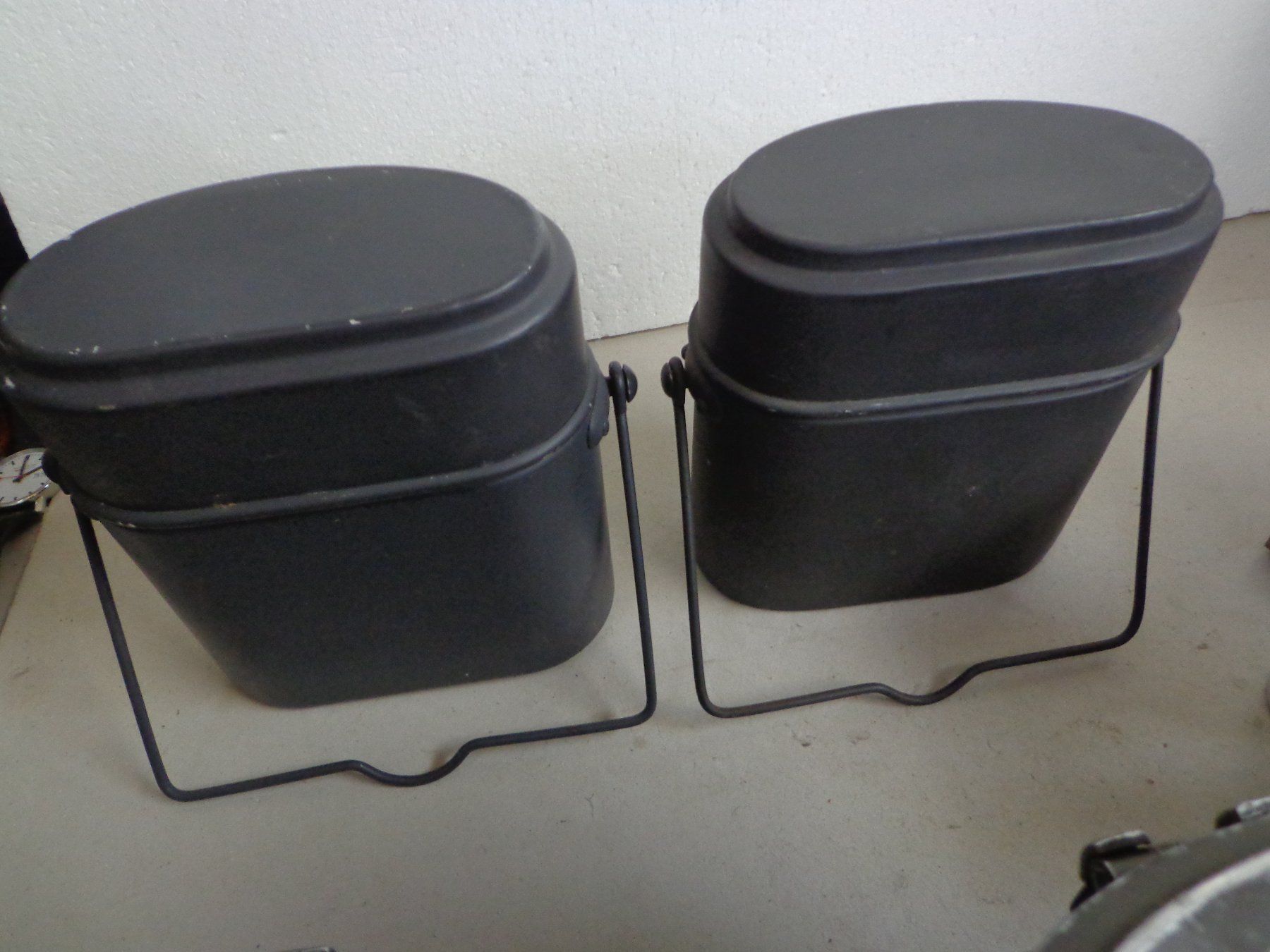 Services de table: 4 Gamellen + 8 Feldflaschen mit Becher – D'occasion à Zofingen par goezi 5