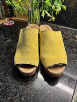 sandales / sabots / mules en daim jaune moutarde, taille 38