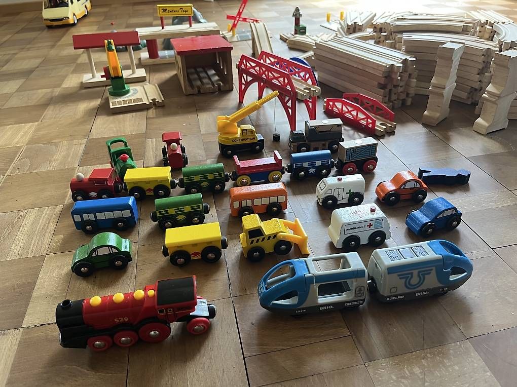 Spielzeuge: Brio Holzeisenbahn  – Gebraucht aus Bern von Einschlag 1