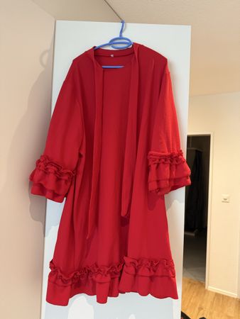 Rotes Kleid mit Rüschen, Grösse 3XL,perfekt für den Frühling