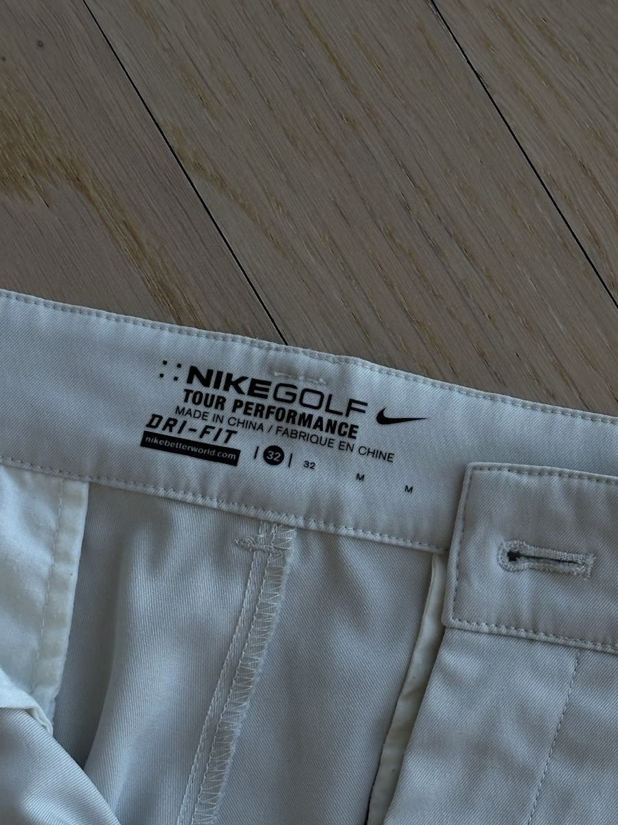 Nike Pantalons: Nike Golf Shorts – D'occasion à Pratteln par e.g.99 1