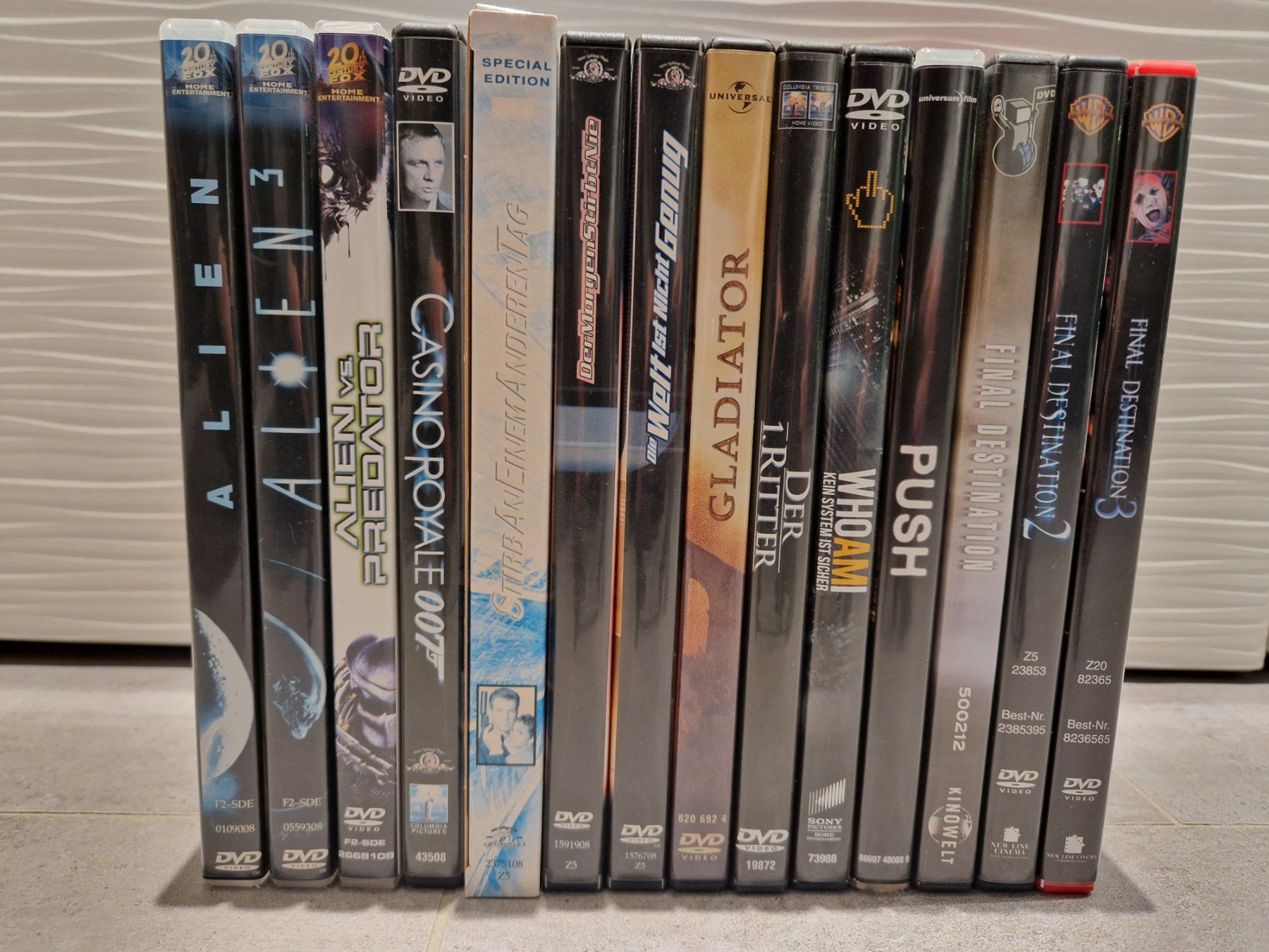 Tutti i DVDs: DVD Sammlung 14 Stk Mix James Bond, Final Destination, Alien – Usato da Stetten SH venduto da ExtremMIB 1